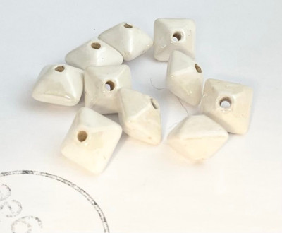 K6 153 Kerámiagyöngy